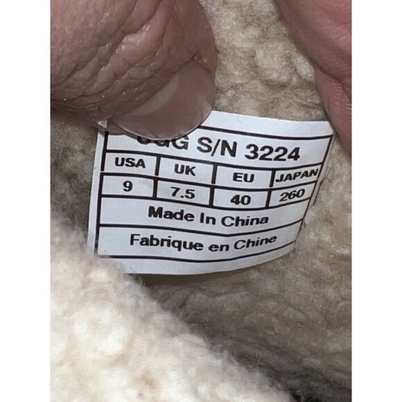 UGG Women's NEWBERRY 3224 Quilted Snow Boot (Waterproof, Shearling Lined) Sz 9 - Picture 15 of 16